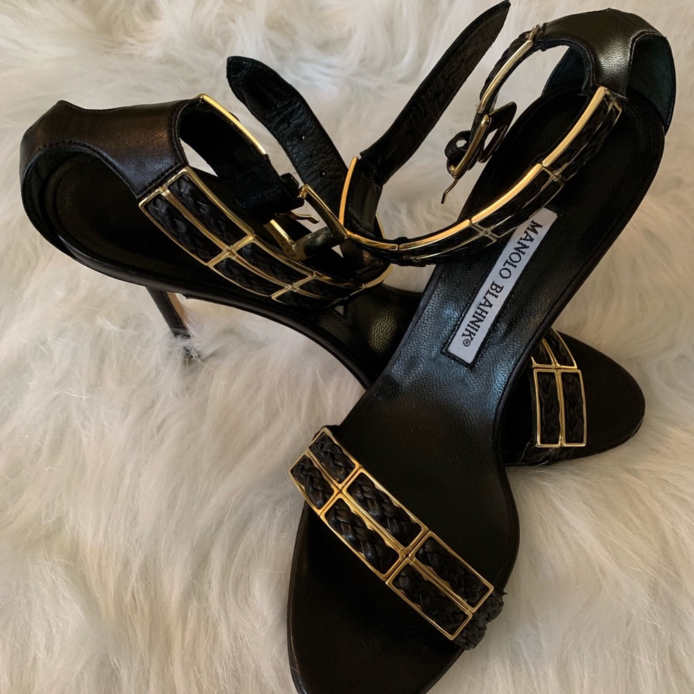 CLASSIC!!!!  💕  Manolo Blahnik strappy sandals.